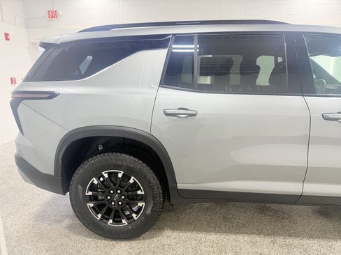 Used 2025 Chevrolet Traverse Z71 w/ Driver Confidence Package image 9