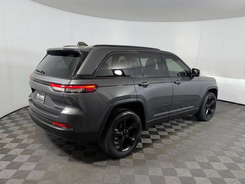 Used 2023 Jeep Grand Cherokee Limited w/ Black Appearance Package RWD image 7