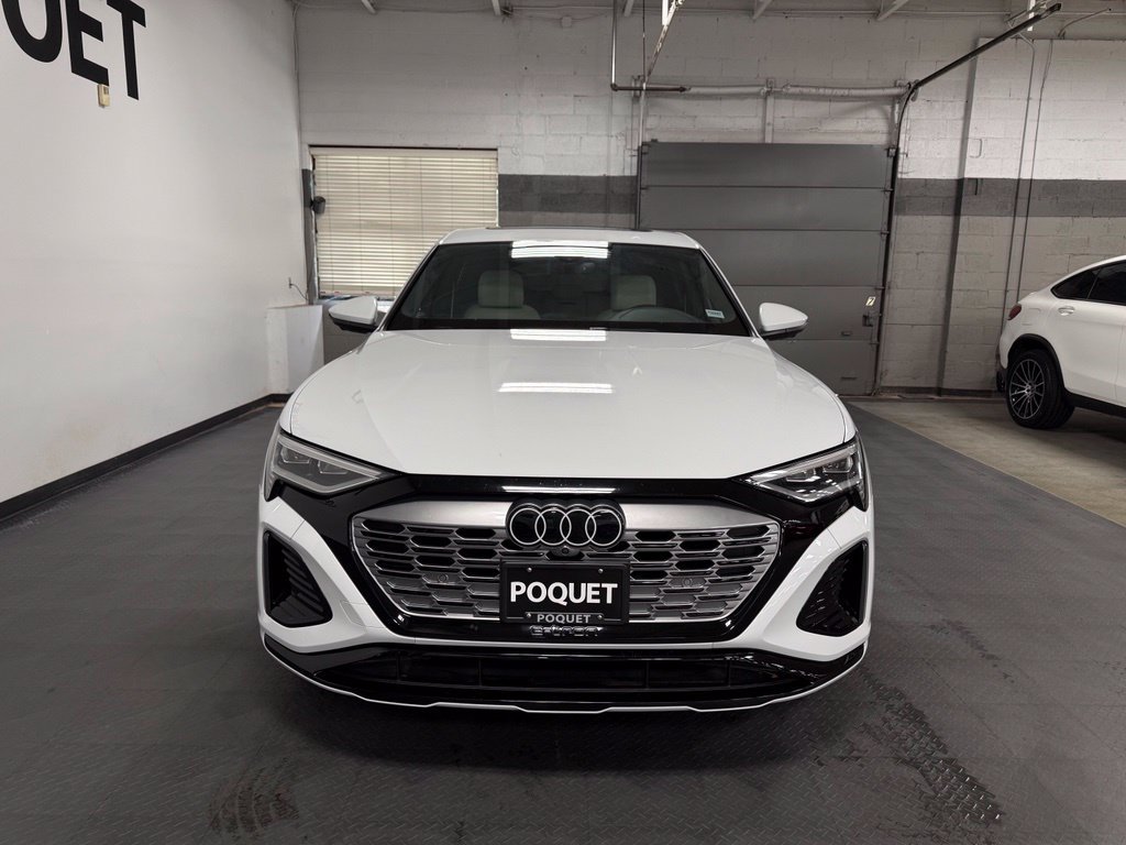 Used 2024 Audi Q8 e-tron Premium Plus w/ Premium Plus Package AWD/4WD image 3