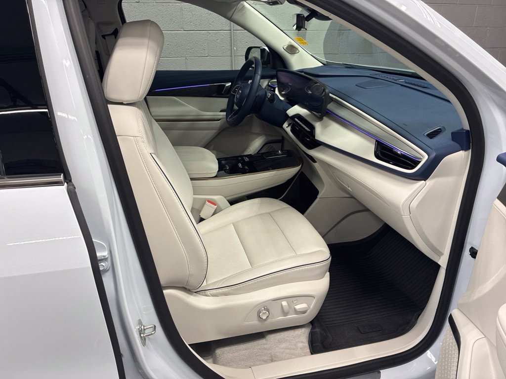 Used 2026 Buick Enclave Avenir w/ Super Cruise Package AWD/4WD image 7