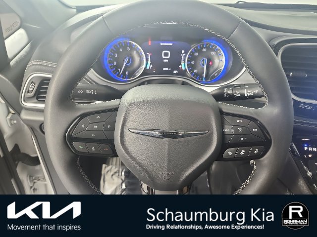 Used 2025 Chrysler Pacifica Limited FWD image 11