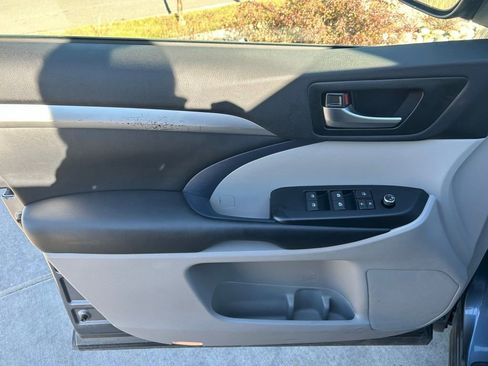 Used 2019 Toyota Highlander XLE image 9