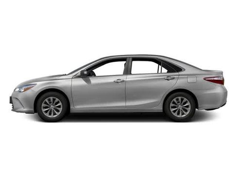 Used 2016 Toyota Camry LE FWD image 2