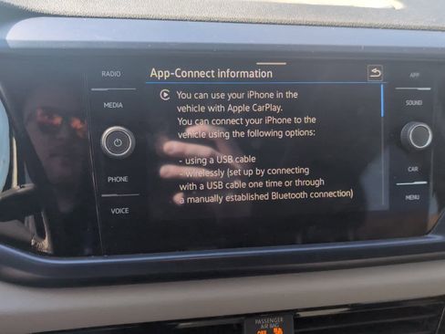 Used 2023 Volkswagen Taos SE w/ Panoramic Sunroof Package image 7