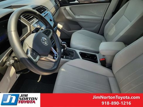 Used 2023 Volkswagen Tiguan SE w/ Panoramic Sunroof Package FWD image 14
