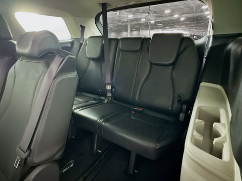 Used 2024 Kia Carnival LX image 29