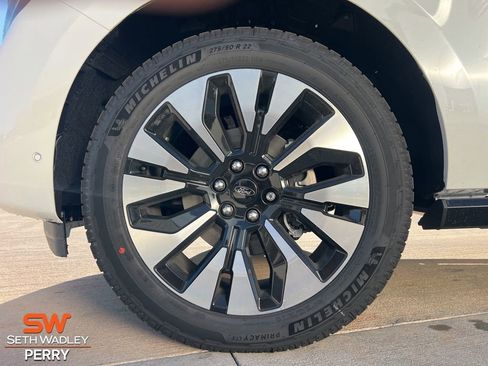 New 2025 Ford Expedition Platinum w/ Driver's Package image 11