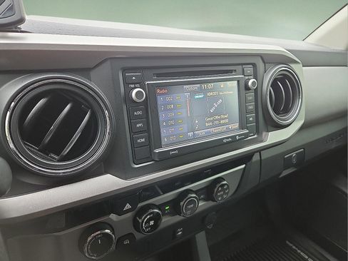 Used 2017 Toyota Tacoma 4x4 Double Cab image 16