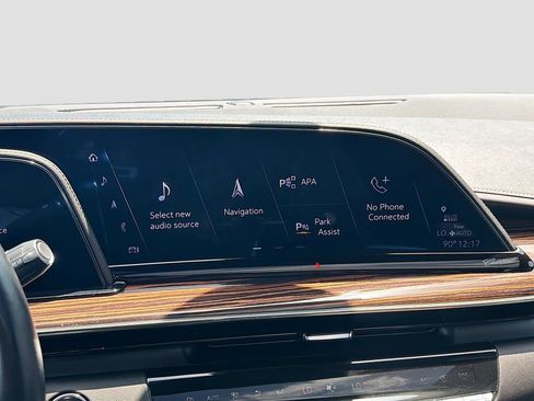 Used 2024 Cadillac Escalade Premium Luxury AWD/4WD image 30