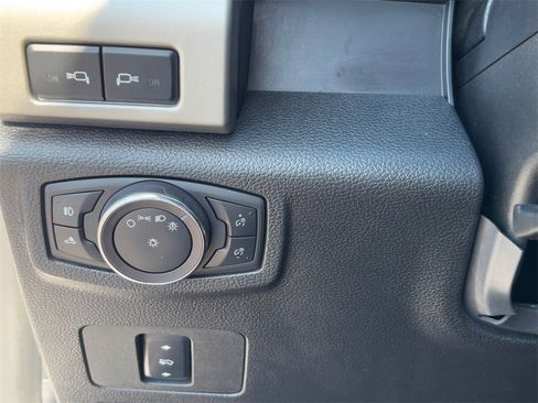 Used 2017 Ford F250 Lariat w/ Chrome Package image 28