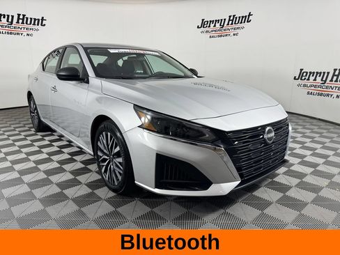 Used 2025 Nissan Altima 2.5 SV FWD image 6