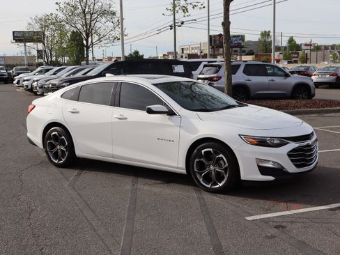 Used 2024 Chevrolet Malibu LT FWD image 2