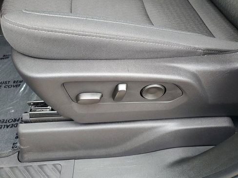 Used 2025 Chevrolet Silverado 1500 Custom image 7