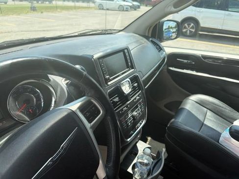 Used 2014 Chrysler Town & Country Touring-L w/ Driver Convenience Group FWD image 13