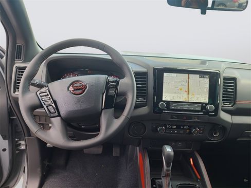 Used 2024 Nissan Frontier Pro-X image 18