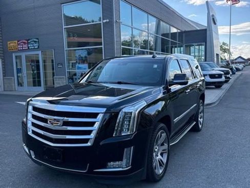 Used 2018 Cadillac Escalade Luxury AWD/4WD image 1