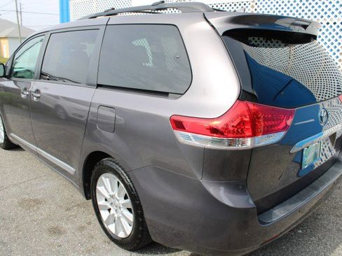 Used 2014 Toyota Sienna Limited w/ Limited Premium Package image 5