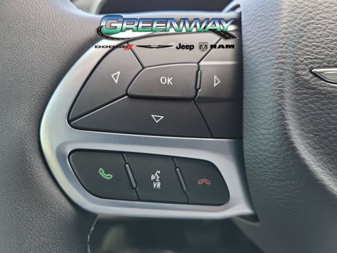 Used 2023 Chrysler Pacifica Touring-L FWD image 25