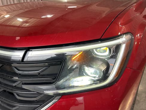 Used 2024 Volkswagen Atlas SEL Premium R-Line image 2