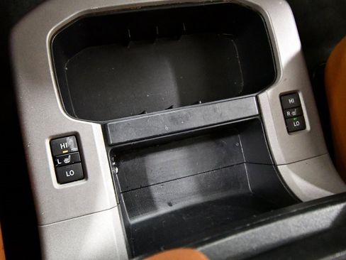 Used 2013 Toyota Sequoia Platinum image 19