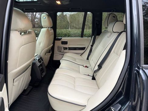 Used 2011 Land Rover Range Rover HSE LUX image 24