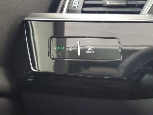 Used 2023 Audi e-tron Premium Plus w/ Premium Plus Package image 35