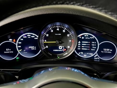 Certified 2022 Porsche Cayenne Platinum Edition image 20