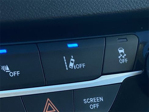 Used 2023 Chrysler Pacifica Touring-L image 19