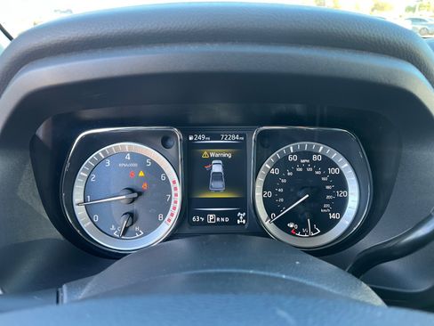 Used 2018 Nissan Titan SV image 10