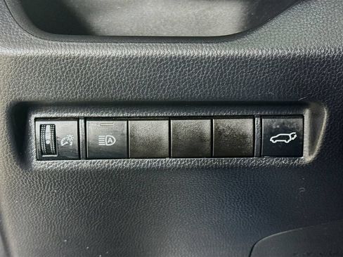 Used 2022 Toyota RAV4 XLE Premium FWD image 11