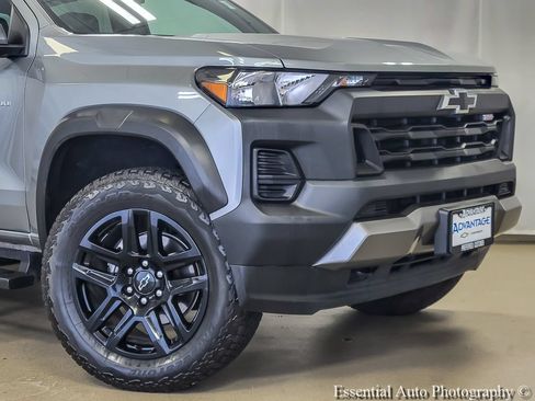 Used 2025 Chevrolet Colorado Trail Boss AWD/4WD image 2