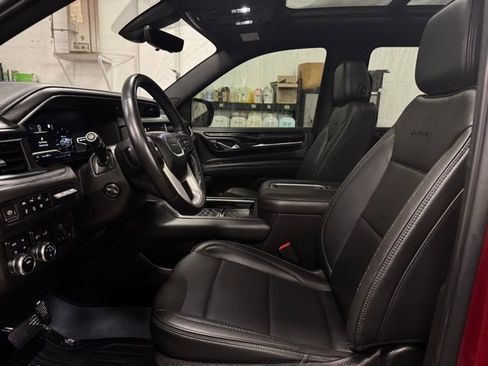 Used 2022 GMC Yukon XL Denali w/ Denali Premium Package image 15