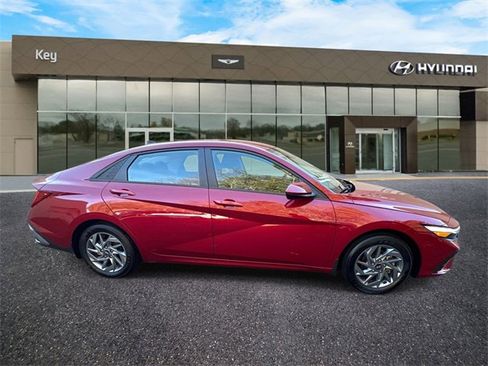 Used 2024 Hyundai Elantra Blue image 5