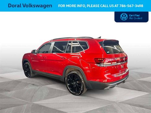 Certified 2025 Volkswagen Atlas SE w/ Black Wheel Package image 6