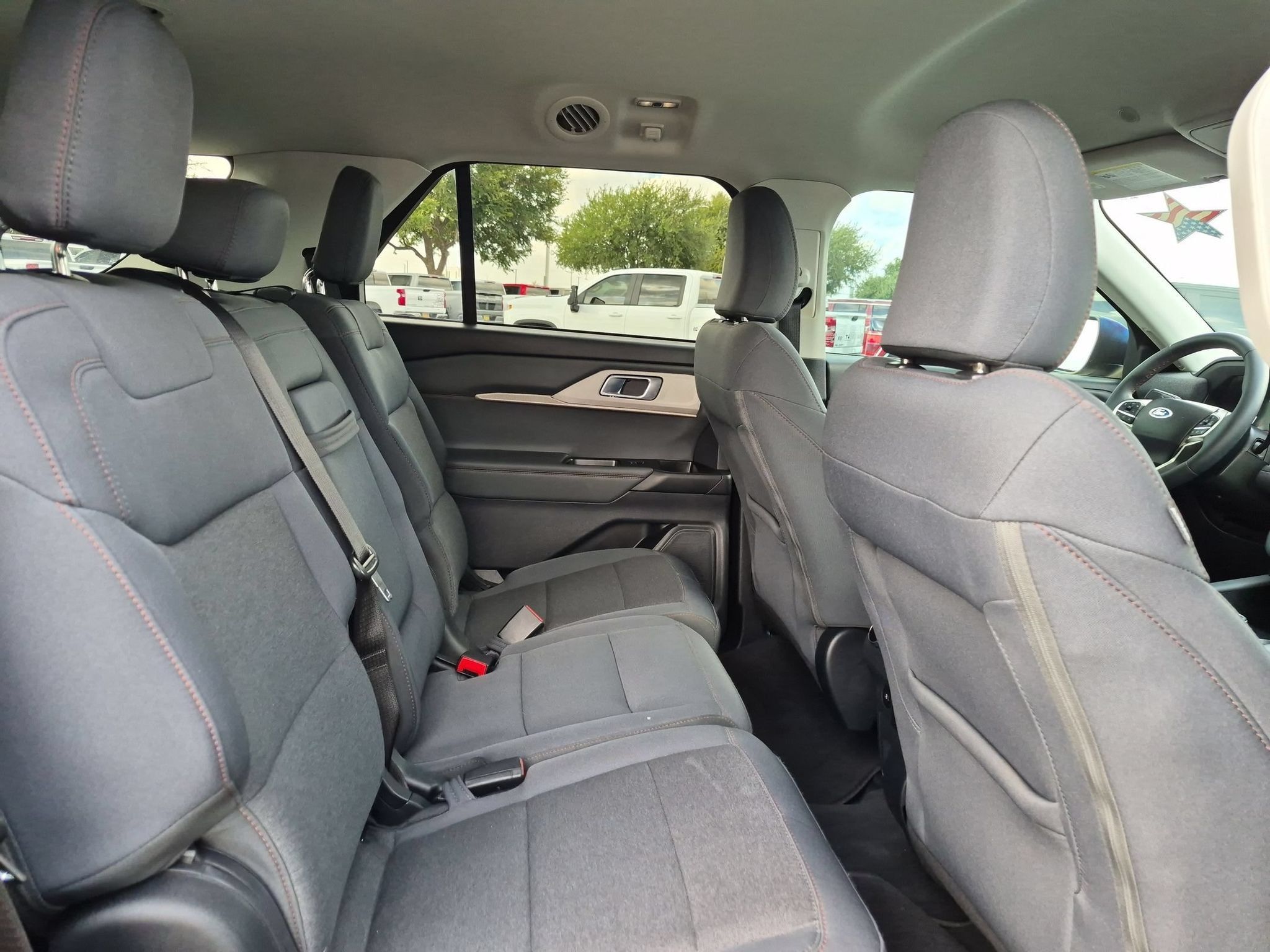 Used 2025 Ford Explorer Active RWD image 27