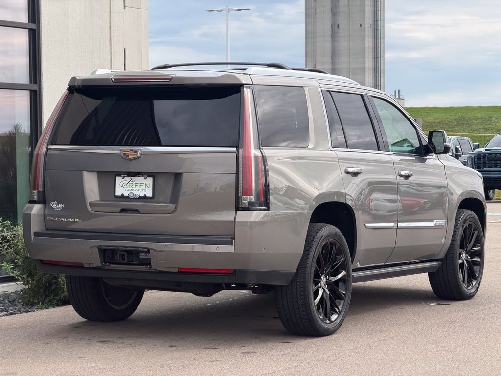 Used 2017 Cadillac Escalade Premium Luxury AWD/4WD image 5