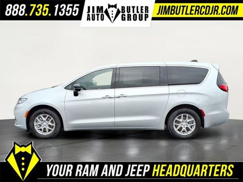 New 2026 Chrysler Pacifica Select image 2