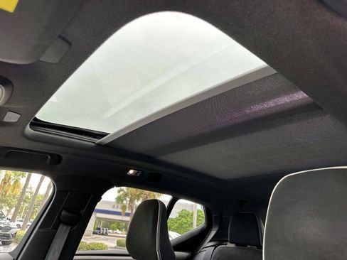 Used 2022 Volvo XC40 T5 R-Design image 23