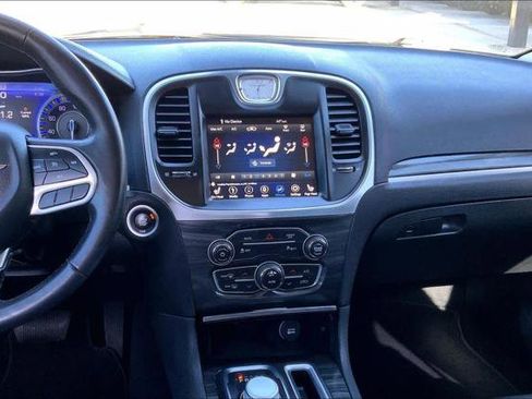 Certified 2021 Chrysler 300 Touring L image 7