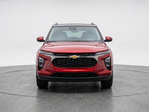Used 2025 Chevrolet TrailBlazer LT FWD image 2