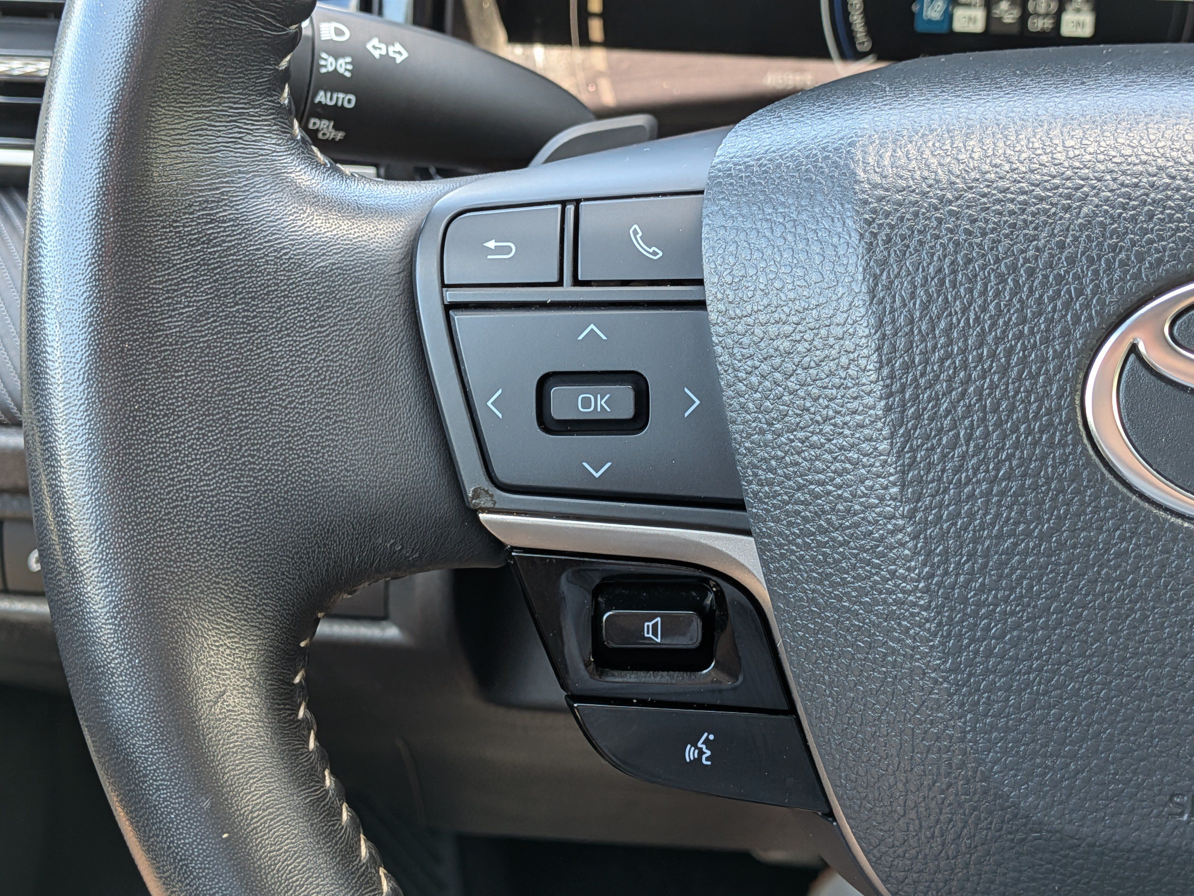 Used 2025 Toyota Camry SE FWD image 23