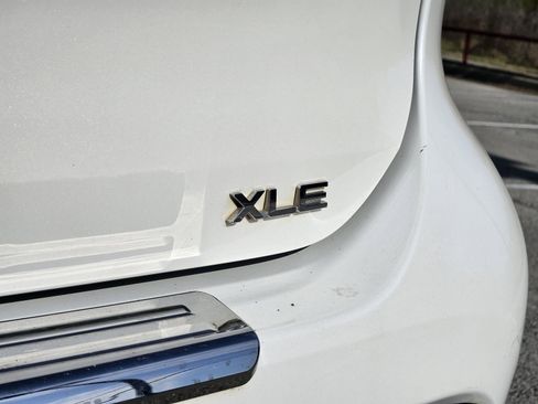 Used 2021 Toyota Highlander XLE image 7