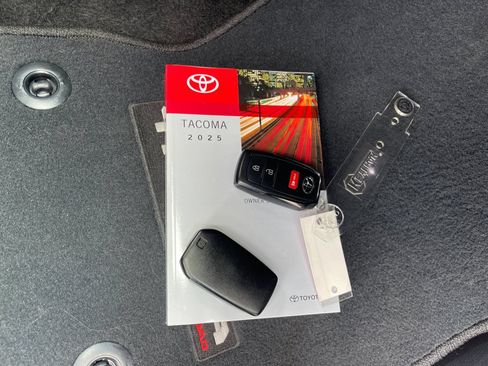 Used 2025 Toyota Tacoma TRD Off-Road AWD/4WD image 9
