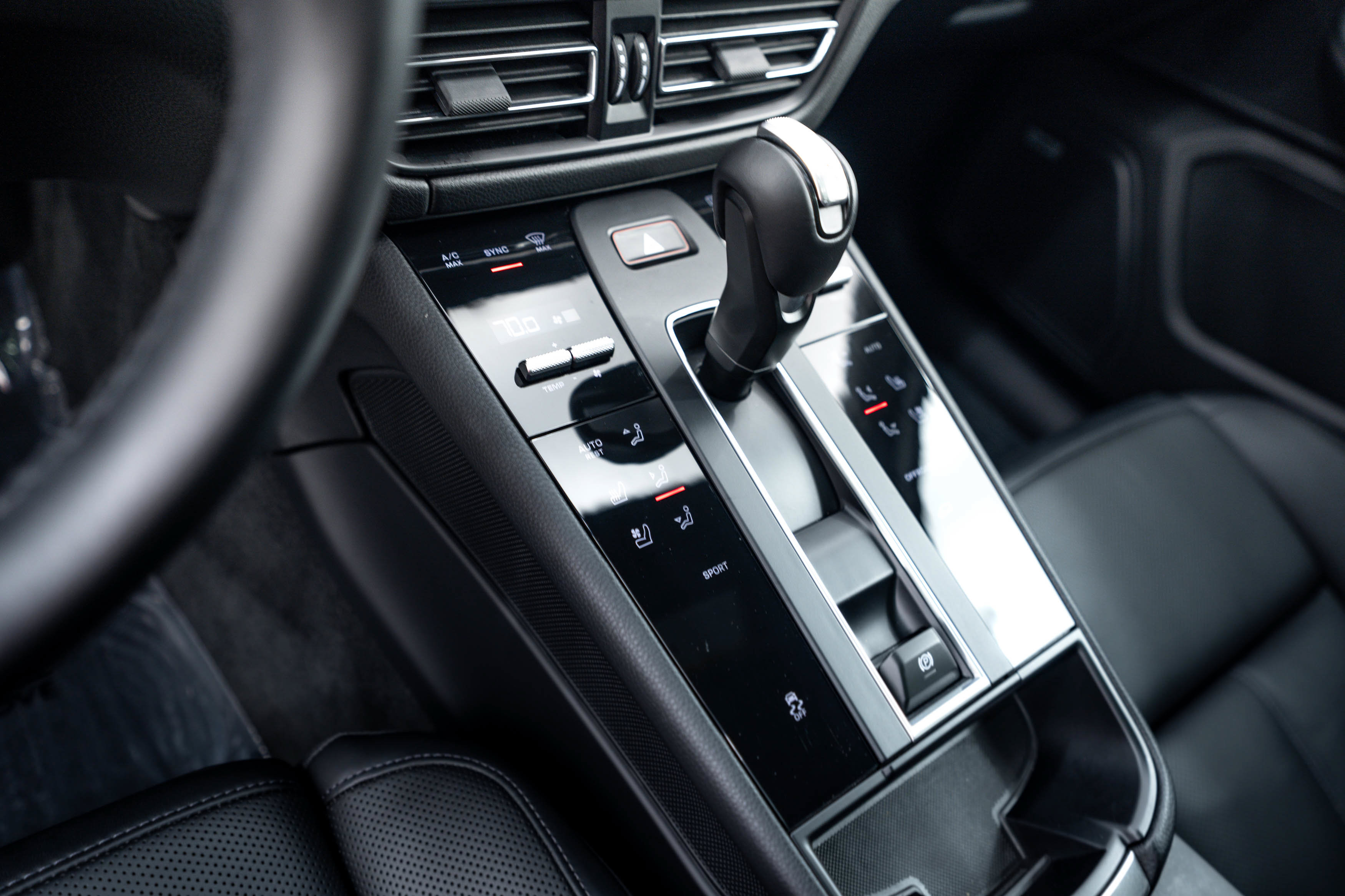 Certified 2023 Porsche Macan AWD/4WD image 12