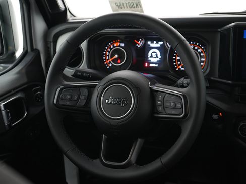 Used 2025 Jeep Wrangler Unlimited Sport AWD/4WD image 15