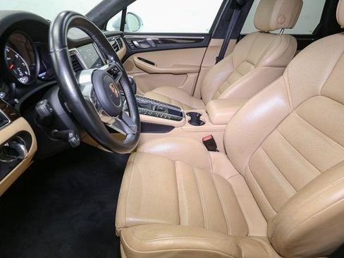 Used 2018 Porsche Macan Turbo image 44