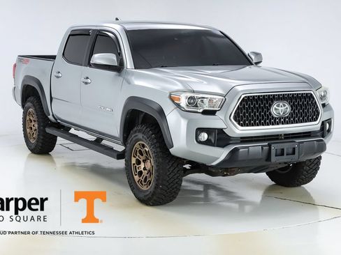 Used 2019 Toyota Tacoma TRD Off-Road w/ Technology Package AWD/4WD image 15