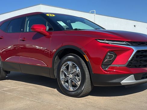 Used 2023 Chevrolet Blazer LT image 1