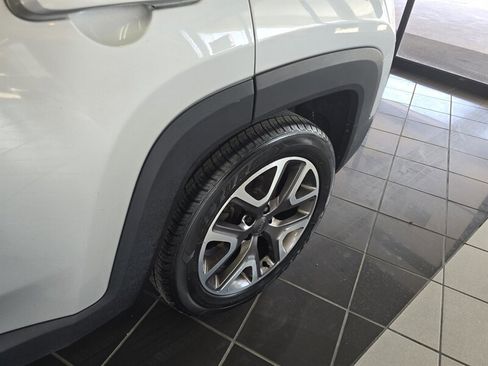Used 2015 Jeep Renegade Latitude FWD image 28