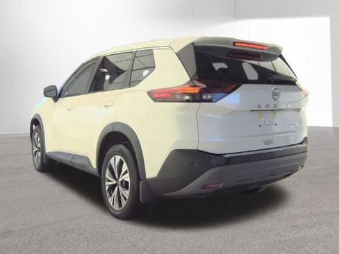 Used 2023 Nissan Rogue SV image 4